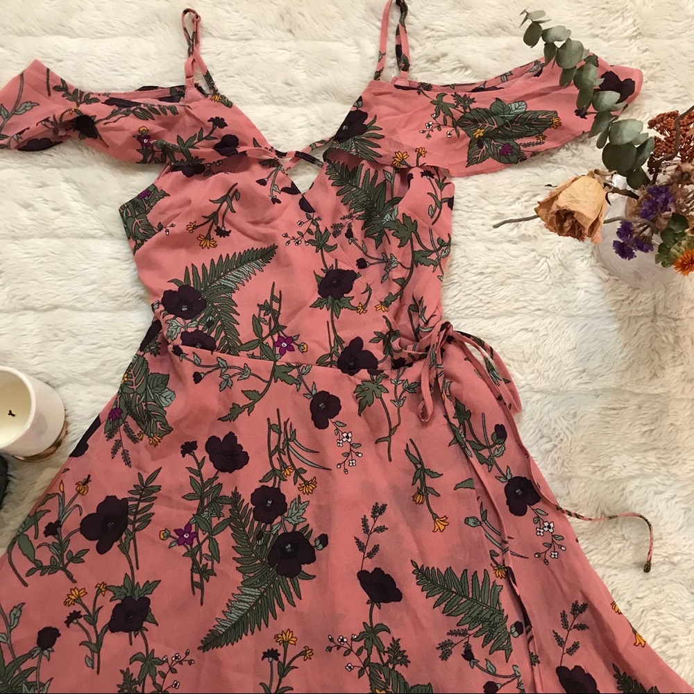 NWT Floral Wrap Ruffle Shoulder Dress